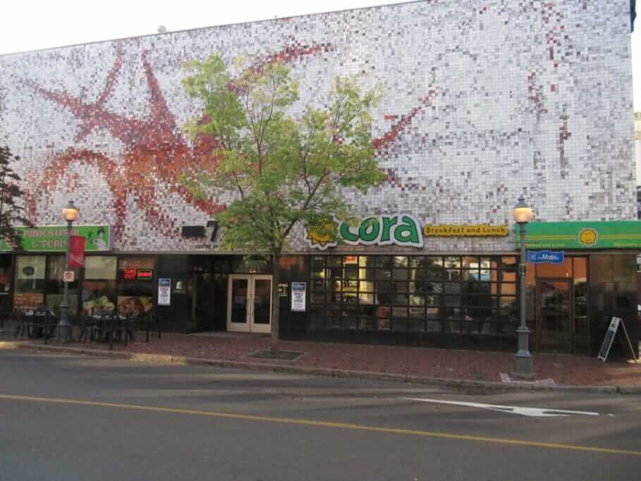 Wie Unternehmen mit Kundenservice statt Massenabfertigung bestehen: Qualität vor Quantität