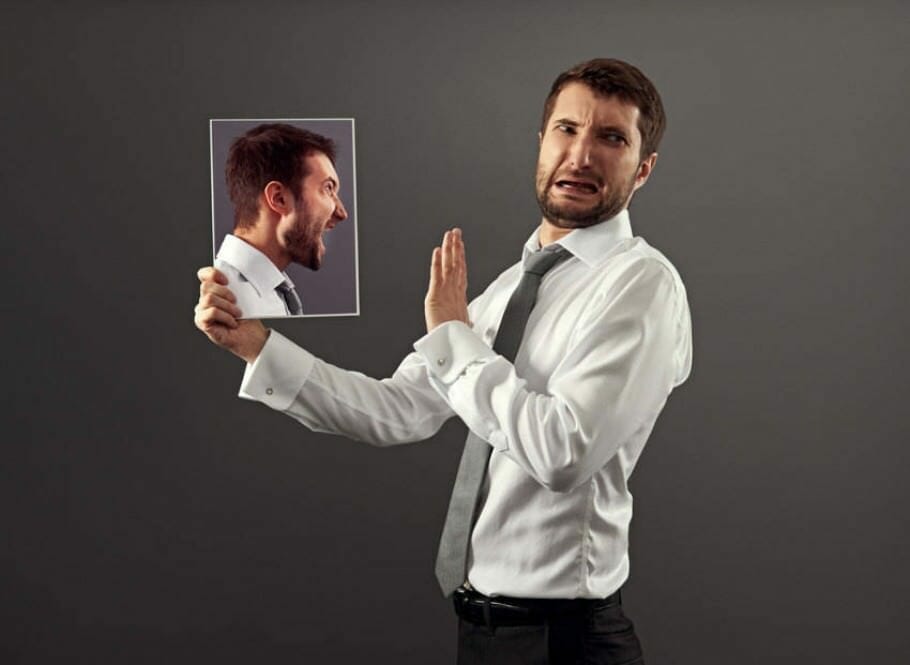 Selbstverleugnung in der Psychologie: Fehlende Selbstliebe statt Job-Erfolg