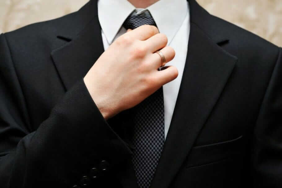 4 Mal 10 Tipps zur angemessenen Kleidung im Beruf: Der erste Eindruck entscheidet