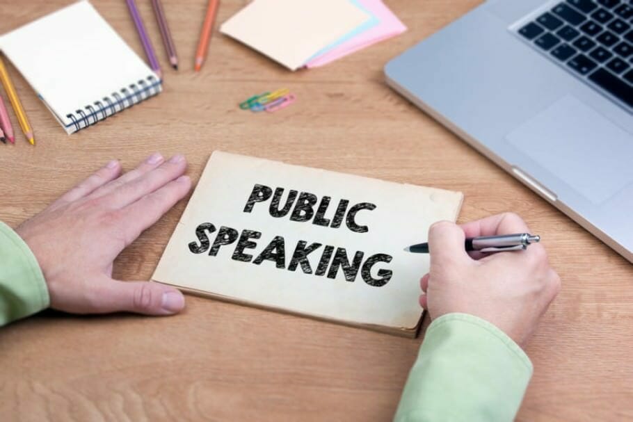 Präsentieren & Vortragen wie ein Profi: 2 X 4 Tipps zur perfekten Rede!