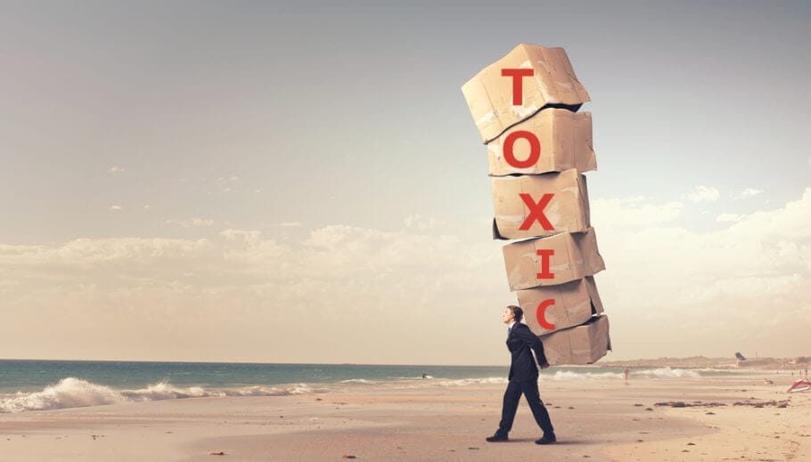 Chef spielt Mitarbeiter & Kollegen gegeneinander aus: 8 Tipps gegen ein toxisches Arbeitsumfeld